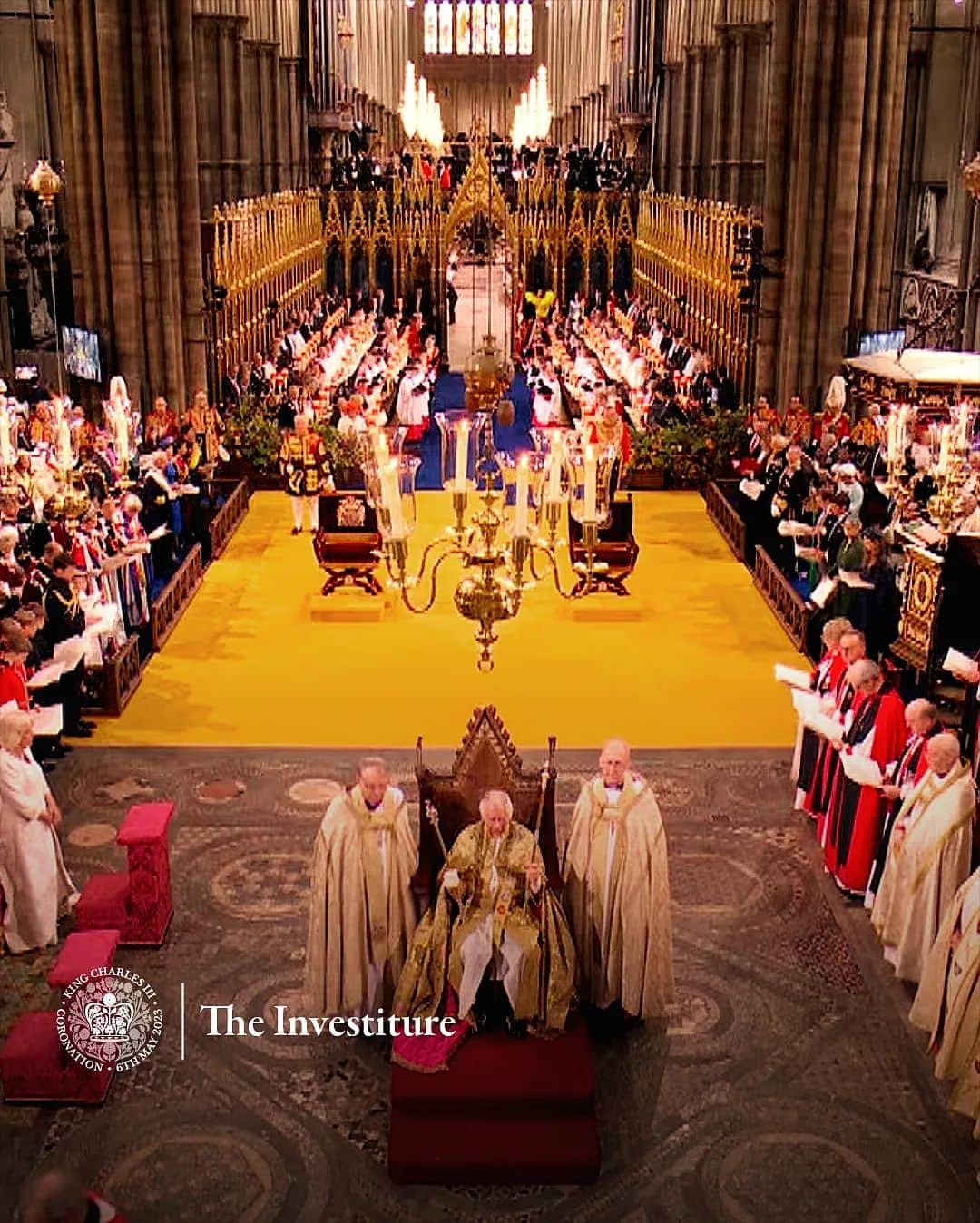 ロイヤル・ファミリーのインスタグラム：「𝐓𝐡𝐞 𝐈𝐧𝐯𝐞𝐬𝐭𝐢𝐭𝐮𝐫𝐞  The King is dressed in symbolic ‘vestments’, and presented with items of Regalia, each a visible reminder of his role and his responsibility to God.  These include:  - The Supertunica: a coat of gold silk reflecting the splendour of Christ. - The Armills: gold bracelets representing sincerity and wisdom. - The Sovereign’s Orb symbolising the Christian world. - The Sovereign’s Sceptre with Dove to represent The King's spiritual role. - The Sovereign’s Sceptre with Cross to represent His Majesty’s worldly power.」