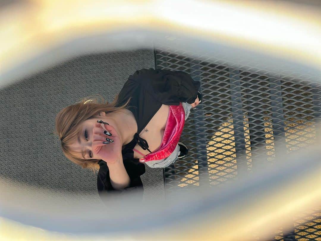 おもてちゃんのインスタグラム：「強風すぎて誤送金」
