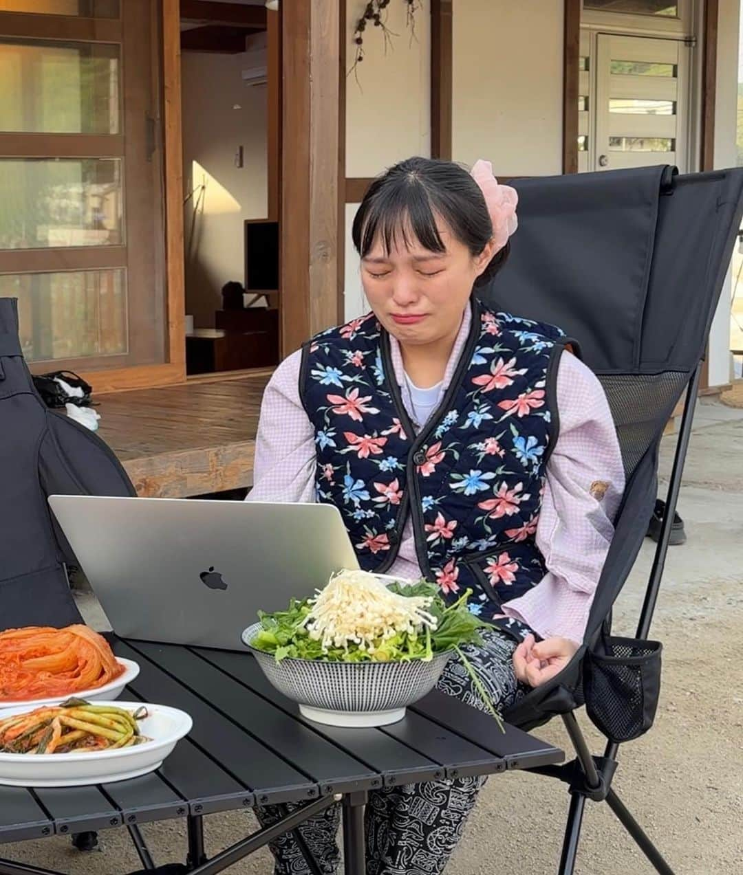 などちゃん（이선형／イソンヒョン）さんのインスタグラム写真 - (などちゃん（이선형／イソンヒョン）Instagram)「정말 유튜브 인생 최고 많이 울었던 날의 기록📝  전… 아직도 이 날 생각하면 눈물샘 계속 펑펑 터진다요… 잊지 못할 추억을 만들어준 울언니들 너무너무 고마워요 + 4ㅏ랑해요!!!🫣  그리고 너무너무 행복한 임신기간을 만들어주는 도님과 우리 가족들,친구들,우리 너도 동골이들,꼬김이분들에게도 이 기회에 감사의 말씀을 올립니댜…🙏🩷 (누가 보면… 시상식 소감 말하는 줄🤪) 진쨔 요즘 너무 행복ㅎㅑ💜💜💜💜💜🍇  ㅇ..ㅇㅏ무튼… 오늘 햇도시락 영상보러.. 꼭 가세요🥺🥺🥺 (열심히 홍보하기❤️‍🔥)  @cnstka486 @sini_ck @hatdosi」5月6日 20時59分 - nado_odo