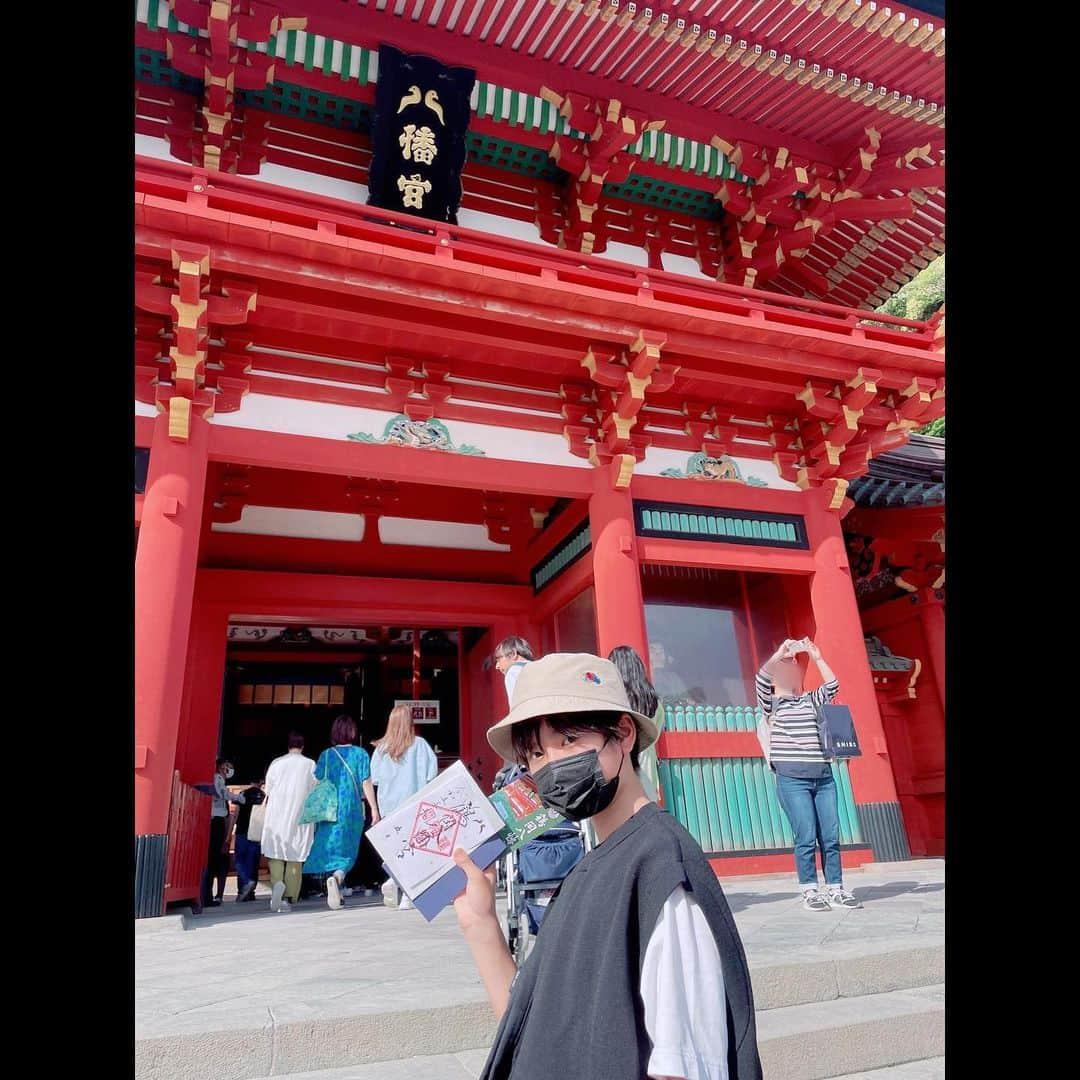 髙橋來さんのインスタグラム写真 - (髙橋來Instagram)「✳︎ 鎌倉に行きました！  鶴岡八幡宮に行ってお参り🙏 御朱印をもらって、 カレーパンとワッフルを食べて、 大仏に会いに行きました。 高徳院に着いたのがちょっと遅くて、 御朱印もらえなかったのが残念✳︎ また行きたいな〜 ・ ・ ・ ✳︎ #鶴岡八幡宮 ⛩️ #鎌倉大仏 🧑🏼‍🦱 #鎌倉  #髙橋來」5月6日 20時50分 - rye.takahashi