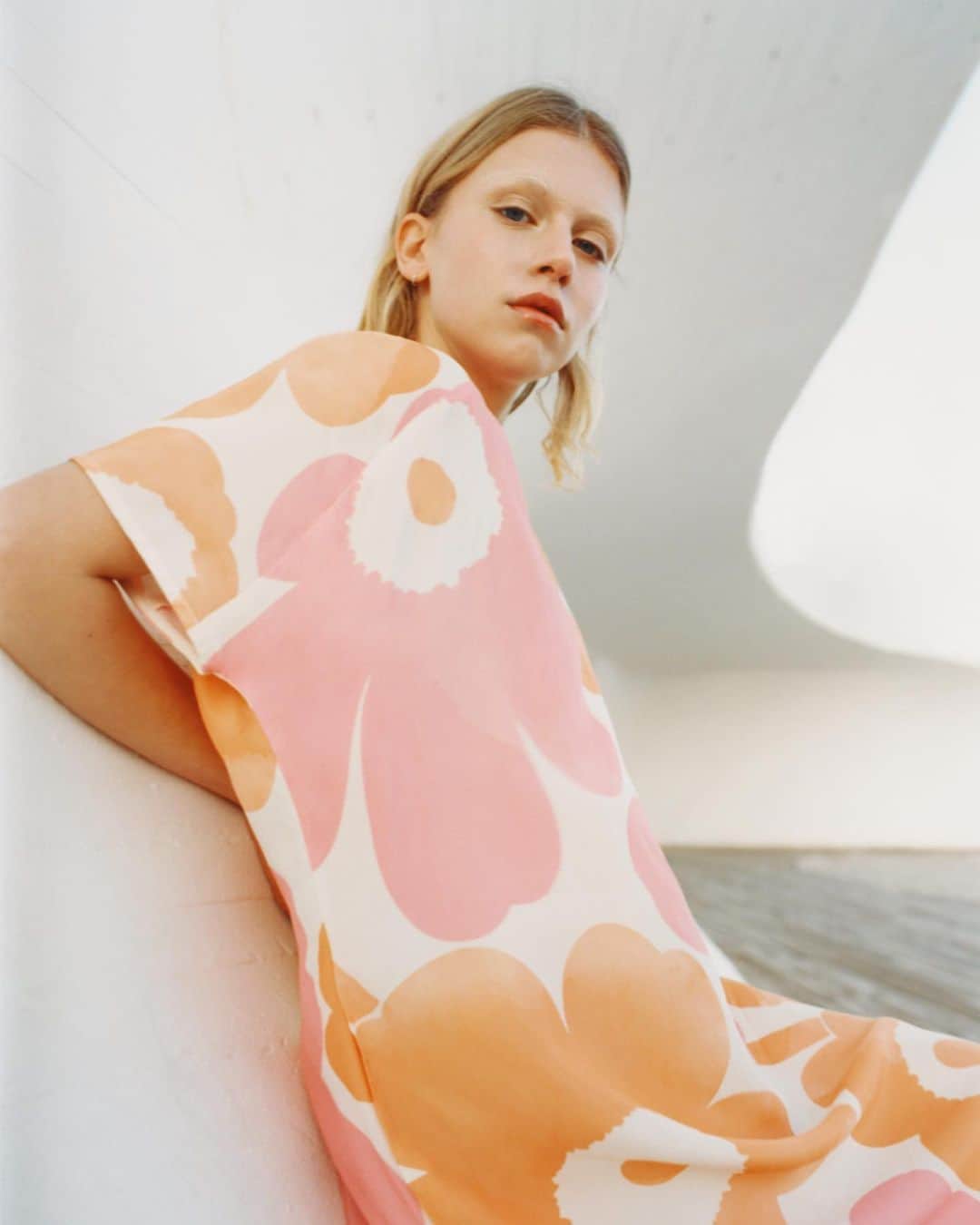 マリメッコさんのインスタグラム写真 - (マリメッコInstagram)「Meet this season’s Unikko icons. Are you feeling daring blue or pastel pinks?   Explore the new dress capsule at marimekko.com. Link in bio.   #marimekko #SS23 #brightvisions」5月6日 20時51分 - marimekko