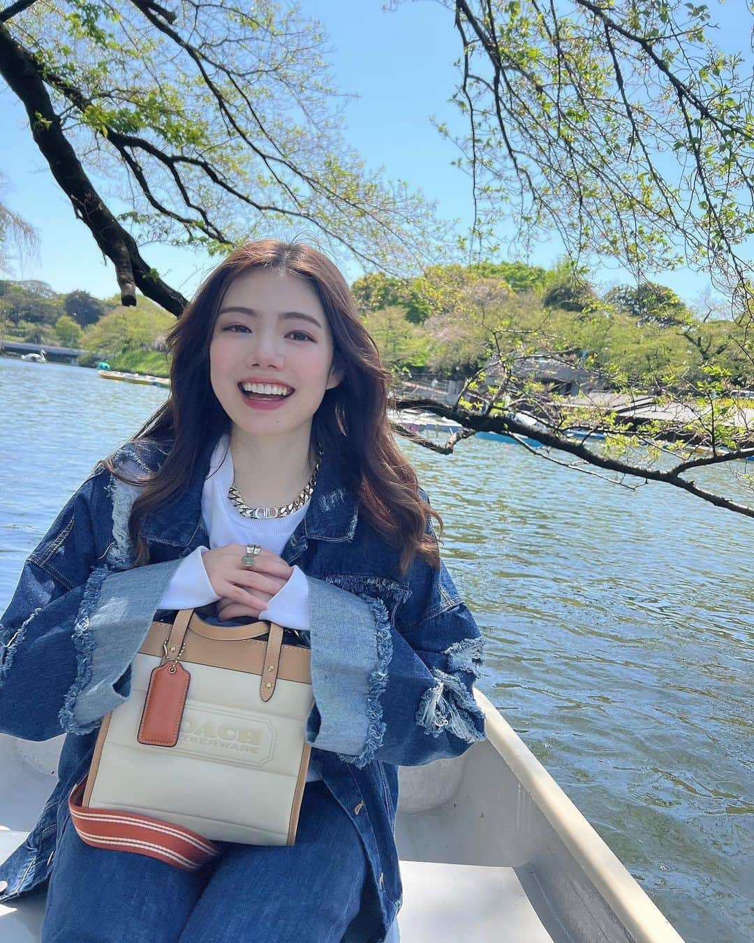 波田妃奈のインスタグラム：「千鳥ヶ淵のボード🚣 意外と漕ぐの難しいこれ🤣  ローイング意識して広背筋に効かせてみた💪🏻笑  桜の時期よりは空いてました🐣  #お出かけ #千鳥ヶ淵 #ボート #japantravel #ボディメイク #フィットネス #トレーニング #ひなトレ🐥 #モデル #エニタイム女子 #波田妃奈 #休日コーデ #gw  #workout #bodymake #fitness #gym #healthy #japangirl #model」