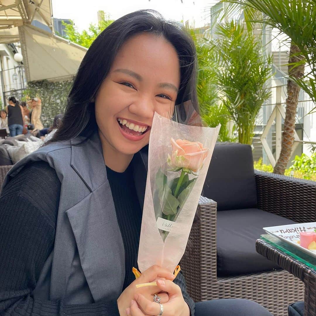 遥海さんのインスタグラム写真 - (遥海Instagram)「友達の誕生日のお祝いのはずが🥹  嬉しい♡ 初めての大千秋楽を迎えたんだなって💕  ありがとう♡」5月6日 20時55分 - thisis_harumi