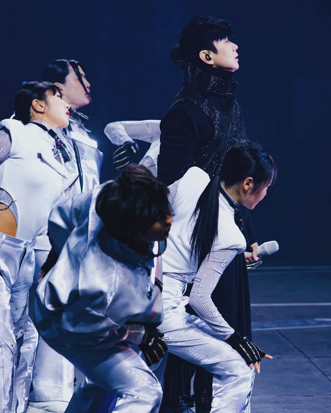 林俊傑のインスタグラム：「JJ20 London Day 3 -  I’ll always remember it as the two nights that became a triple encore surprise! With this, we complete this chapter and the European leg of the JJ20 World Tour! Thanks to everyone who made it possible!  Till next time, JJ20 family, stay tuned!  JJ20倫敦站第三晚 圓滿總結了JJ20世界歐洲巡 未完待續  期待下次 持續留意官宣！  #roadtoJJ20 #JJ20WorldTour」