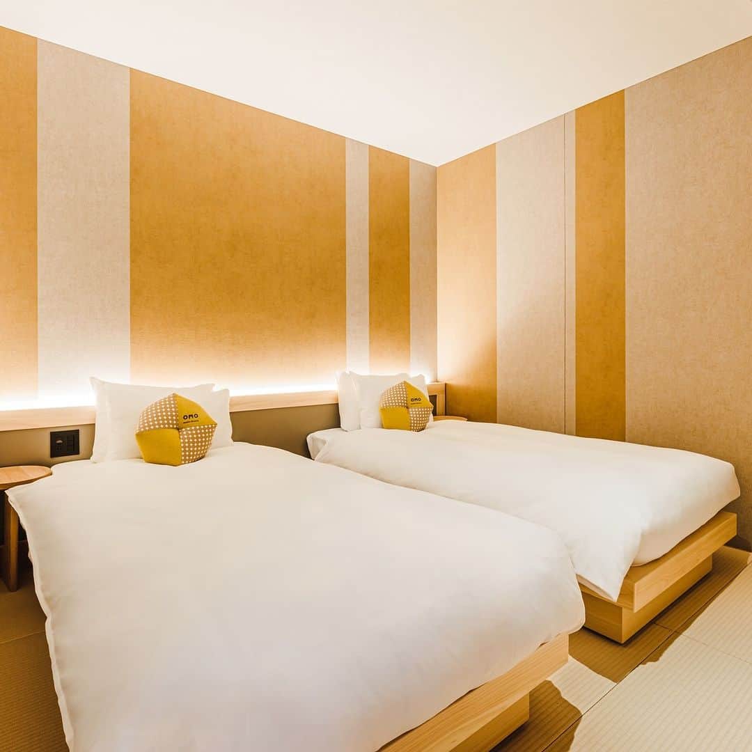 星野リゾートのインスタグラム：「【客室紹介🚪】 📍OMO5熊本 - OMO5 Kumamoto ☑OMOハウス  最大6名までお泊りいただける、ファミリーやグループ利用におすすめのお部屋。 2つの寝室とキッチン、ドラム式洗濯乾燥機を備えています。 個室のツインルームを備え、二段ベッドもスクリーンを降ろすことでプライベート空間を確保できます。 熊本グルメを楽しめるキッチンスペースで、食事やおしゃべりを思う存分楽しめます🍽  #HoshinoResorts #星野リゾート #omo_hotels #omo5熊本  #omo5熊本 #熊本ホテル #熊本旅行」