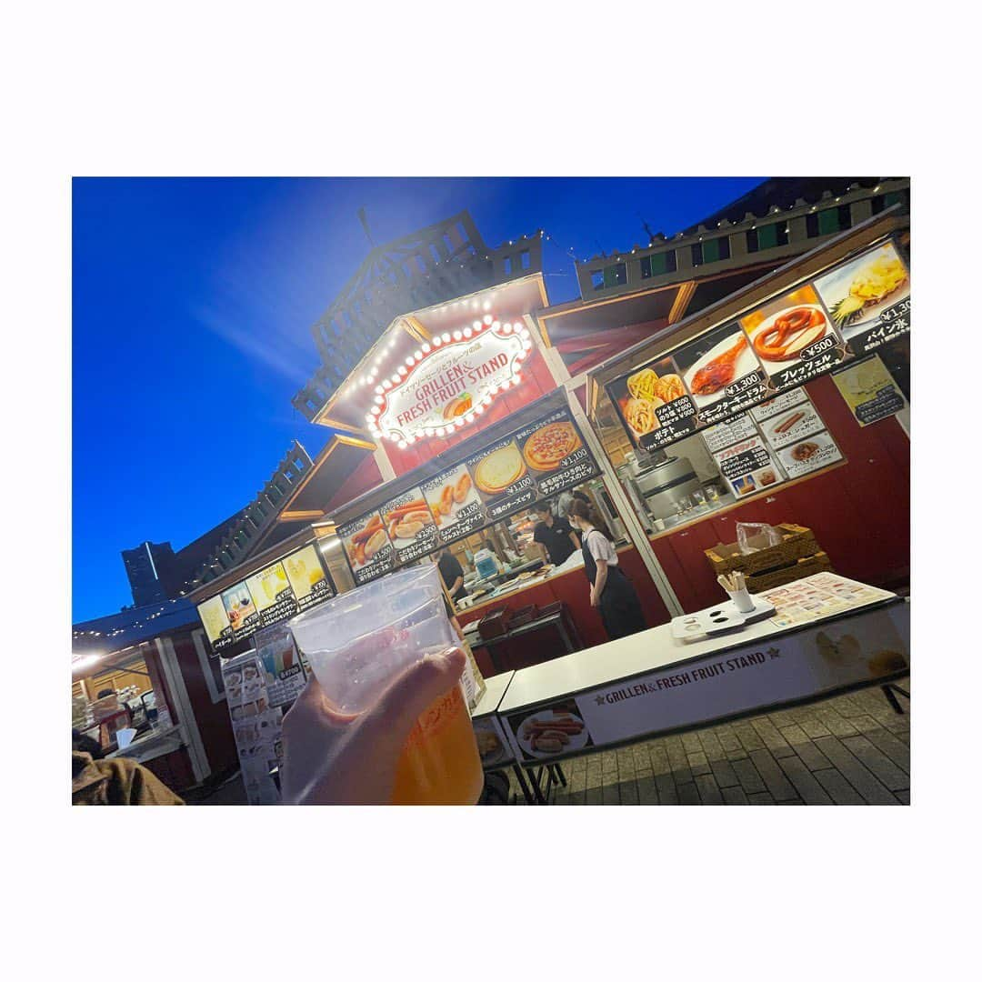 杜野まこのインスタグラム：「＼GWの思い出🍺／  良いお天気の日 お外で飲むビールは格別✨  #横浜 #ヨコハマフリューリングスフェスト #yokohama #ドイツ #春のお祭り #ビール #ゴールデンウィーク」