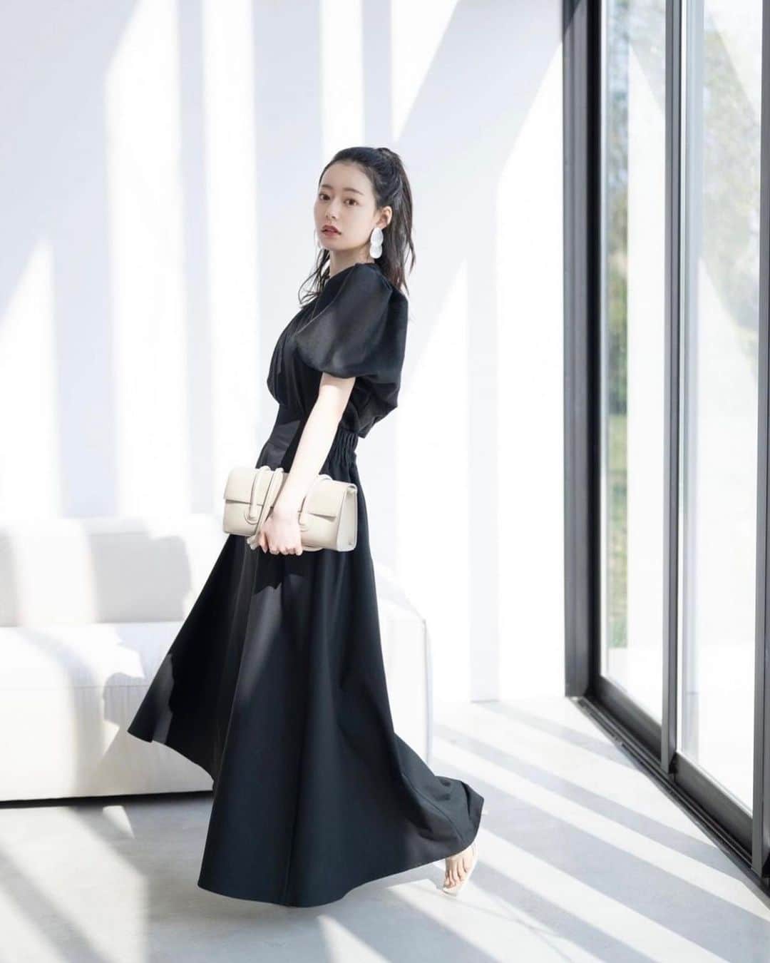 Vannie Officialのインスタグラム：「• VANNIE U 2023 summer COLLECTION • feat.NAGOMI ⁡ 🏷ご着用アイテム ▪︎シアーふくりブラウス black │ ¥3,960 tax in ⁡ ▪︎ハイウエストボリュームスカート black │ ¥ 5,390 tax in ⁡ ▪︎フェイクレザーハンドバッグ beige │ ¥4,290 tax in ⁡ @__nagomi32__  ⁡ #vannie_u#ヴァニーユー #zozoでしか買えない」