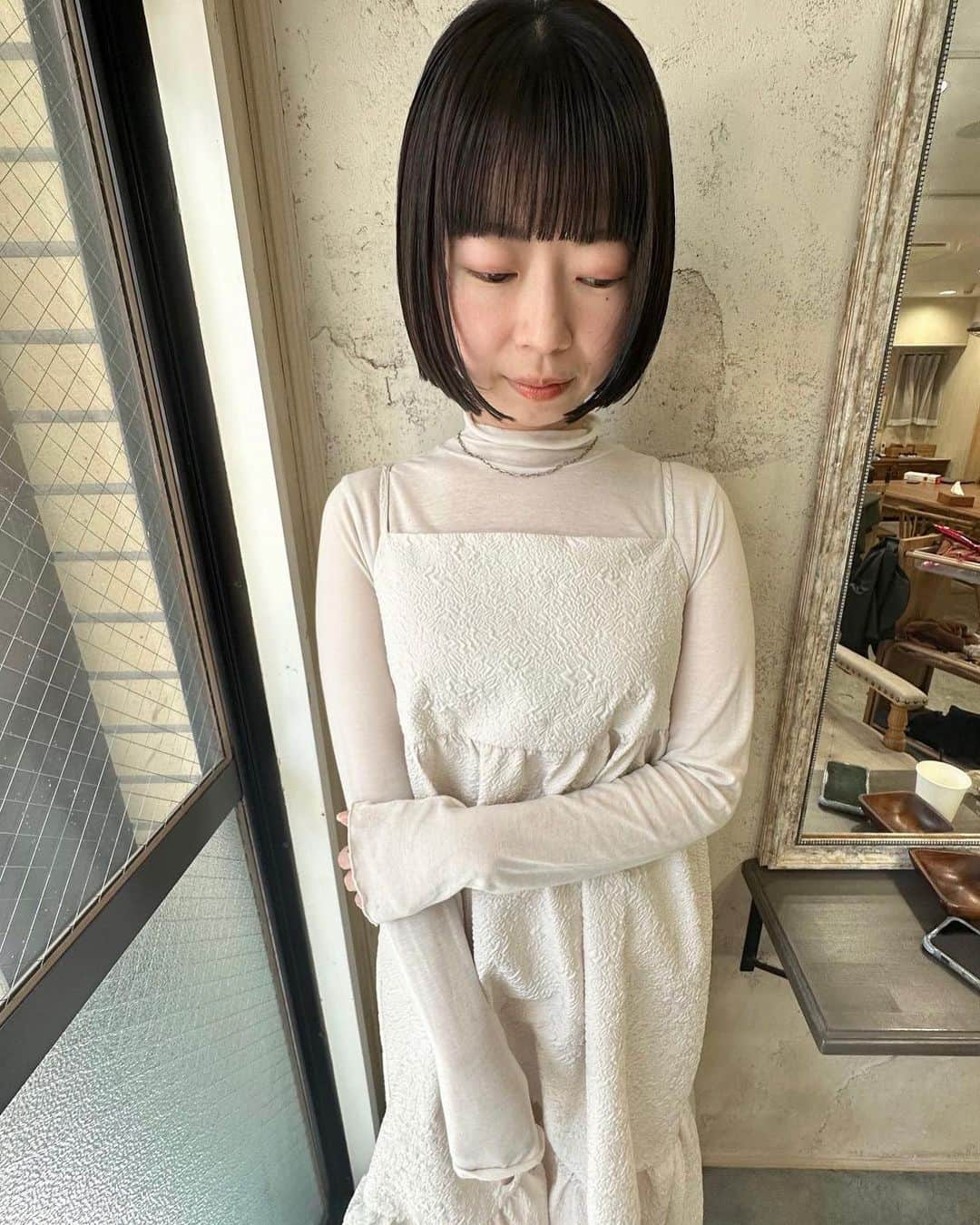 松原加奈恵さんのインスタグラム写真 - (松原加奈恵Instagram)「バックはちょい、ぽってりなミニボブ。 オイルでさらっと🍀  現在6月までのご予約を受付中です！ DMにてお問い合わせください。  naluhair【 ナルーヘア 】 大阪府大阪市西区北堀江1-3-10 エクセルコート北堀江　202  最寄駅 四ツ橋(5番出口)  〰️〰️〰️〰️〰️〰️〰️〰️〰️〰️〰️〰️〰️  #ボブの沼#大阪ボブ#ミニボブ#外ハネボブ#ベージュ #大阪ボブ#暖色ベージュ#トレンドカラー#ラベンダーカラー #ミニマムボブ#大阪ボブ#ぷつっとカット#イメチェン #大阪美容室#心斎橋美容室#堀江美容室#似合わせカット」5月6日 21時15分 - piiiiiiico