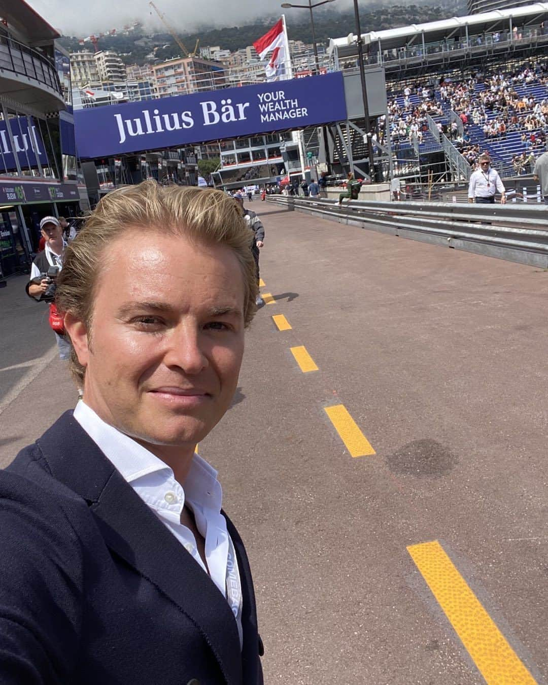 ニコ・ロズベルグのインスタグラム：「Formula E Monaco! Race start 15:00. @bankjuliusbaer」