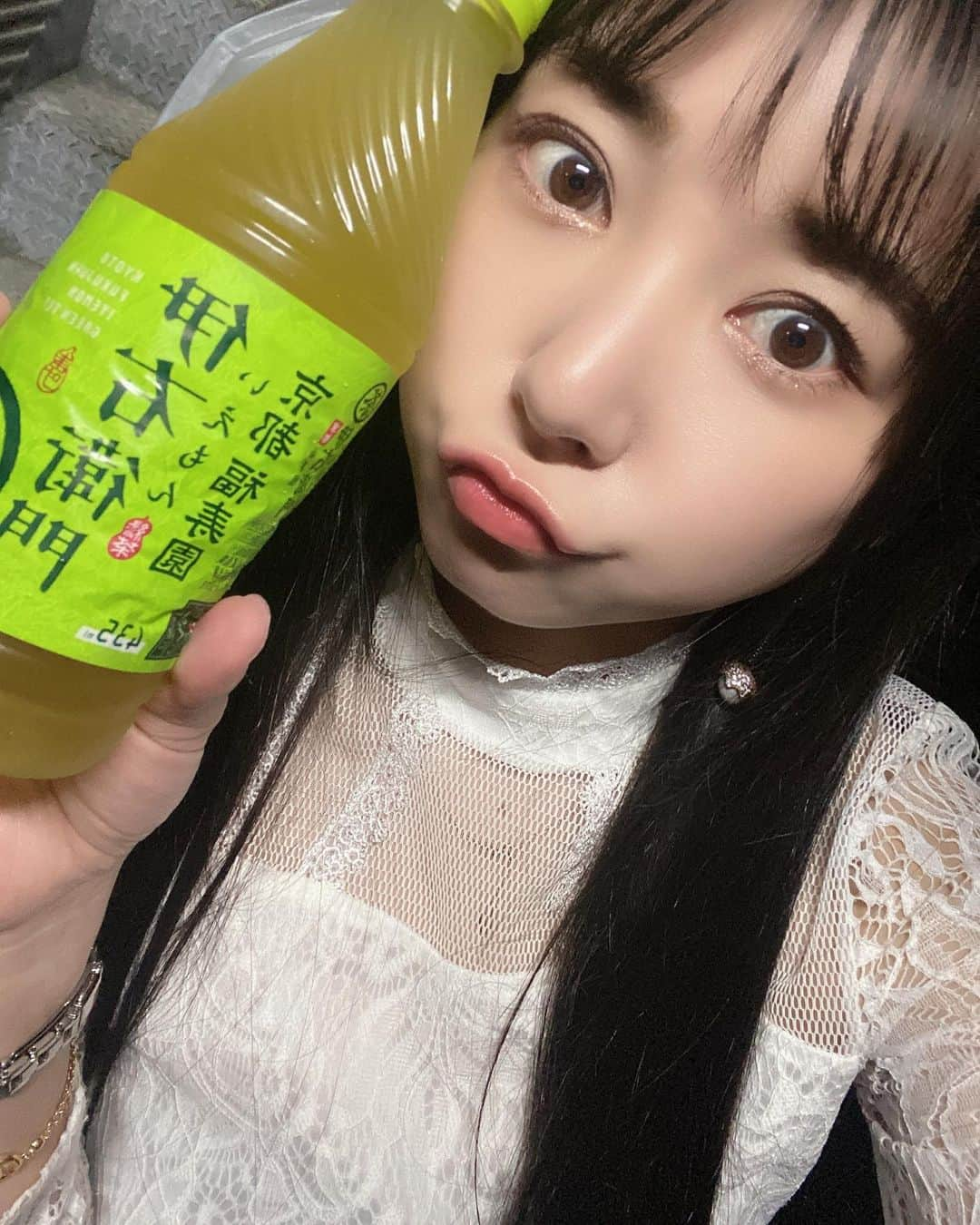 佐藤夢さんのインスタグラム写真 - (佐藤夢Instagram)「今日はとっても好きな店舗様へ来店にいってきました❣️  4月には一日店長にもなれて、またすぐ呼んでもらえて凄く嬉しい😆😆  6月は決まってないので、お偉いさんがSNSを見て呼んでくれることを願っております😏笑  ファンの人たちにも愛に来ていただけているのですが、『誰かが行ってくれてるだろう』『また今度愛に行こう』はダメです🙅‍♀️  いつでも愛にきてくれなきゃヤデス🙅‍♀️  こうして会える機会があるのは駆けつけてくれる皆様がいて、お客様やスタッフさん、ディレクターさんが大事にしてくれているからだから、応援してくれているみんなも一緒にそばに来て輝いてる姿を目に焼き付けに来てくださいね🧏🏻‍♀️  推し活！！頼みますぞ！！  と言うわけで、舞鶴市ジャパン近くの来店も常連様やお客様と遊戯台の話をしたり他にもお孫さんのお話してくださった方や、初めましての方もお久しぶりの方も駆けつけてくれてありがとうございました❣️  ファンの皆様も愛に来てくれて すんごい嬉しかったです☺️💕  スタッフ皆様も仲良くしてもらえて感謝です❣️  そして後半の#福知山城麓　様🏯✨  今日も楽しい動画の撮影をしてくださったり色んな配慮をしていただき、いつも佐藤夢の全力を求めてもらえて凄く嬉しいです☺️💕  お客様や常連様ともナイスポーズで遊戯台や抽選会が盛り上がって時間があっという間でした👍✨  次は早く会えますように❣️  とゆうわけで今日は2店舗らい来店でした🎉🎉  明日3店舗来店になります👏👏  初めての店舗様が２つ❣️❣️  ＃綾部駅近く　＃福知山方面　＃綾部ルネス病院付近  ＊Y.F 14:00〜15:00 ＊C.A 15:30〜16:30 ＊C.C 18:00〜20:00  みんなわかるかな？？  明日も会えるの楽しみにしてるから是非みなさまの応援お待ちしております💁🏻‍♀️💁🏻‍♀️  それでは気をつけて帰ってね！ お疲れ様でした🚘🚘　  差し入れたくさんありがとうございました☺️💕」5月6日 21時10分 - dreamsatoo