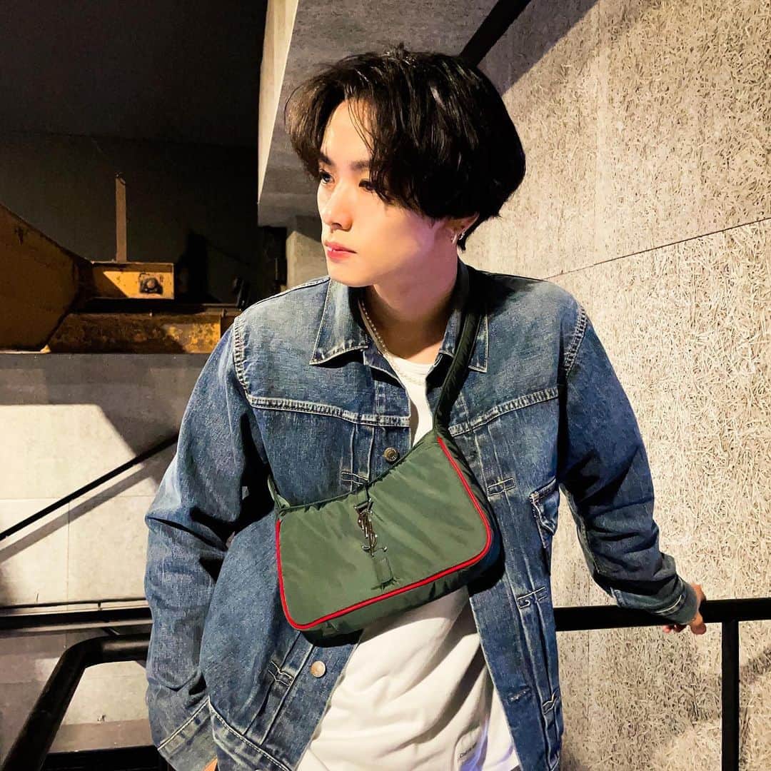 川村壱馬のインスタグラム：「Thank you🎁✨  @ysl  #SAINTLAURENT #YSL」