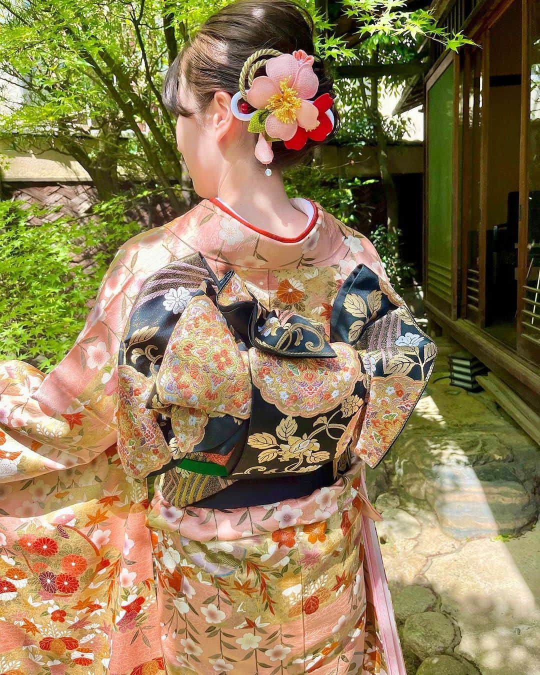 吉田沙弥香さんのインスタグラム写真 - (吉田沙弥香Instagram)「姉の結婚式で着た振袖👘🤍 この帯の形お気に入り🖤💛 #振袖ヘア  #振袖」5月6日 21時12分 - __sayaka07__