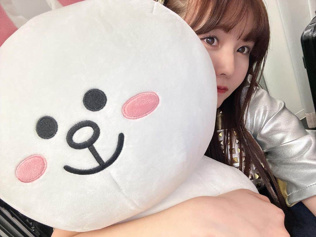 のインスタグラム：「.  自分ていつからどのタイミングであゆかぴょんって 名乗るようになったんだろ🐰  春コンありがとうございましたっ 最高に楽しい春でした🌼」