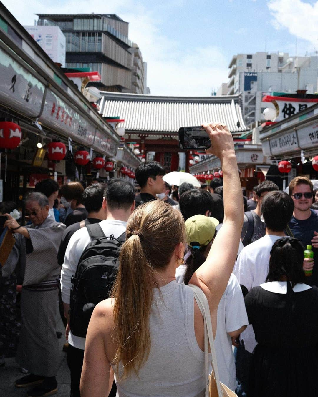 アリーシャ・マリーさんのインスタグラム写真 - (アリーシャ・マリーInstagram)「major tourist vibes ⛩️🌸🥢🇯🇵📸  #tokyo #japan #japantravel #japantrip」5月6日 21時24分 - alisha