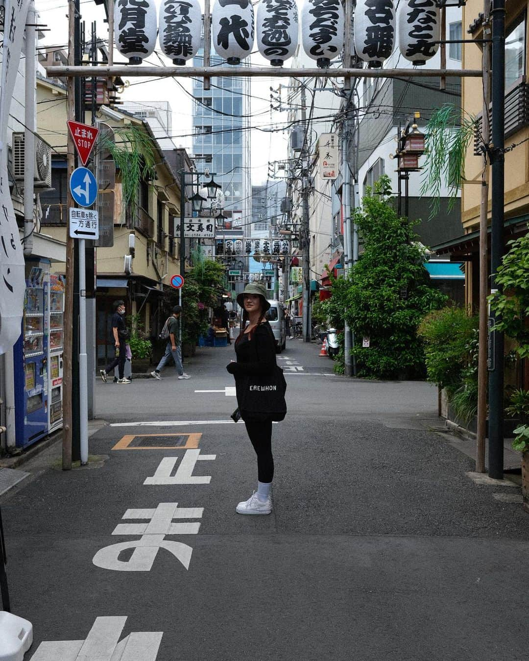 アリーシャ・マリーさんのインスタグラム写真 - (アリーシャ・マリーInstagram)「major tourist vibes ⛩️🌸🥢🇯🇵📸  #tokyo #japan #japantravel #japantrip」5月6日 21時24分 - alisha