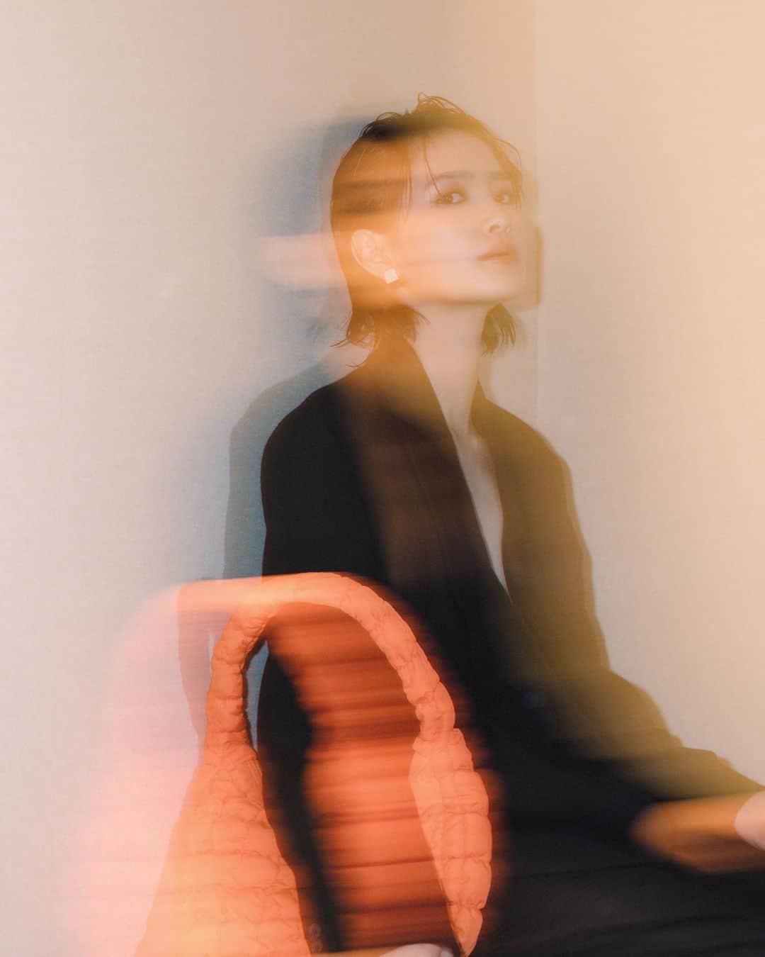 吳子霏（Ellen Wu）のインスタグラム：「⁡ 喜歡COS春夏Atelier系列依舊秉持著COS最經典的俐落剪裁，讓每一件單品都賦有質感和實穿性，在日常的任何時刻都自然顯現自信與態度。 ⁡ @cosstores #COSAtelier #COSTaipei」