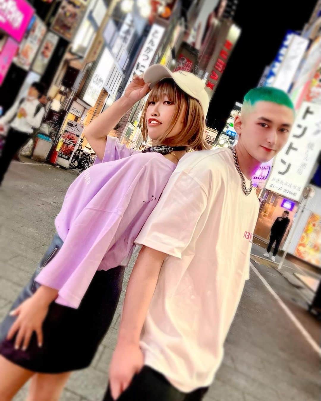 DJ YURINAのインスタグラム：「よいライブ見れた🎤 @alco115  @diviner_official   毎月第1金金曜日お待ちしてます😎 @elbravo_shinjuku  #everyfriday #rap #hiphop  #dj #djyurina #live #shinjuku #歌舞伎町 #fashion #おしゃれ #tshirt」