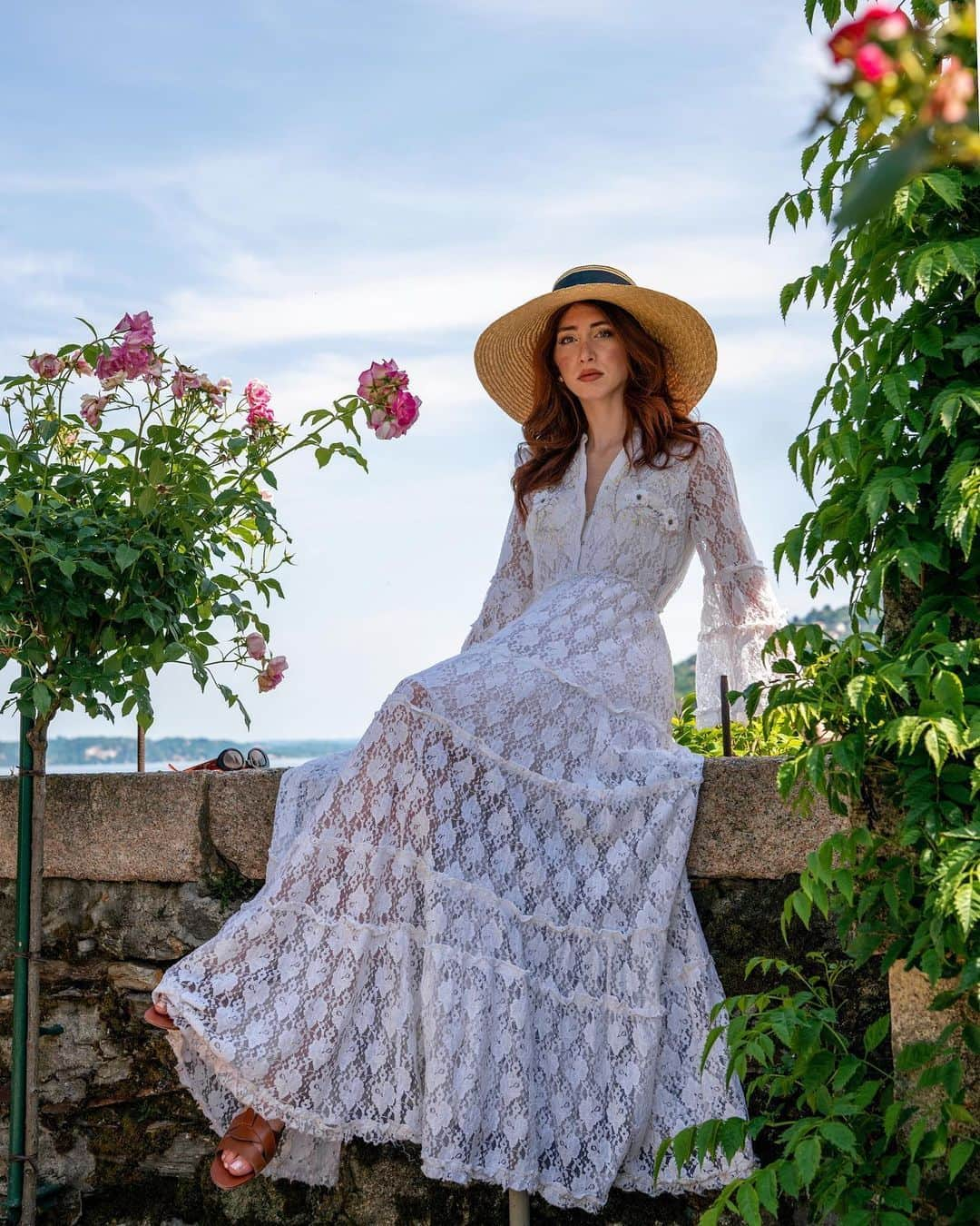 ボルサリーノさんのインスタグラム写真 - (ボルサリーノInstagram)「Spring lakeside postcards. A gorgeous snap that stylishly embodies the new season with style influencer @valentina_seveso elegantly interpreting her #hatyourdiversity  #MadeinItaly wide brim Borsalino handcrafted straw #ss23 #Panamahat against the picturesque Stresa lake. Explore more new collection favorites now on www.borsalino.com  #stresaitaly #stresalagomaggiore #hatlover #Panamahatlover #BorsalinonPanamahat #Borsalinohat #BorsalinoWorld #springessentials #stylishaccessories #stylishinfluencers #stylishtastemakers  #womensstreetstyle #Italiancountryside #postcardsfromItaly」5月6日 21時20分 - borsalino_world