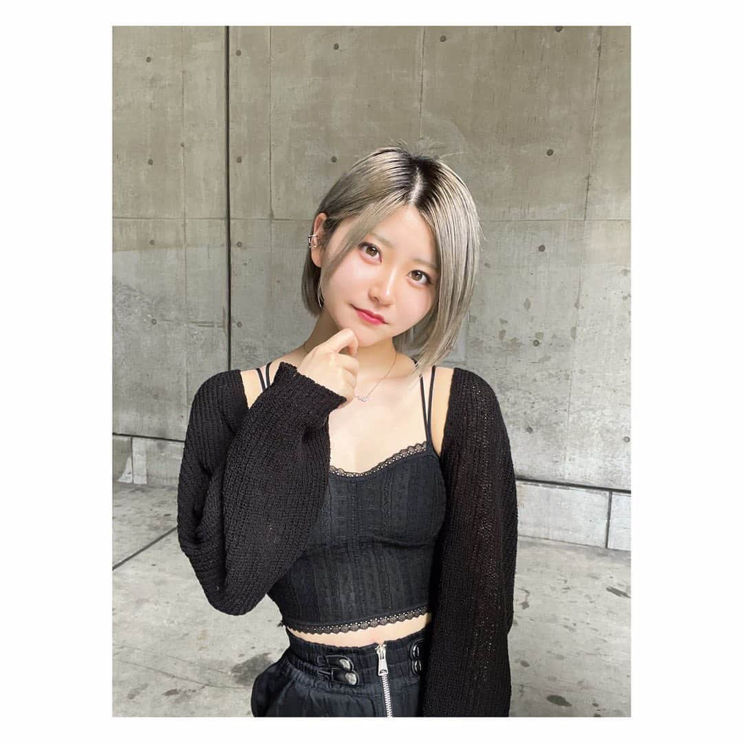 大竹ひとみさんのインスタグラム写真 - (大竹ひとみInstagram)「🖤🖤🖤 . . .  リアルお話会、 ありがとうございました🫶🏻  早くも夏コーデです😎💥  . . .  #今日のコーデ #binary01  #jblin #diesel  #私服コーデ  #ブラックコーデ #カジュアルコーデ  #夏コーデ #ハイトーンボブ  #ベージュカラー  #シルバーグレージュ #グレージュカラー #ootd  #blackcode #followｍe #🖤」5月6日 21時22分 - iamhitomi_48