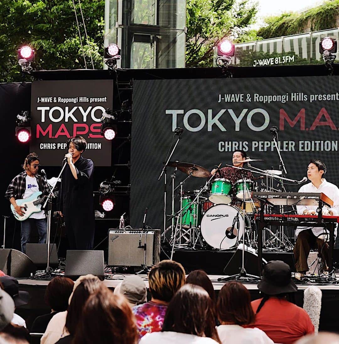 J-WAVE LIVE2000さんのインスタグラム写真 - (J-WAVE LIVE2000Instagram)「J-WAVEと六本木ヒルズがてがけるフリーライブイベント「TOKYO M.A.P.S」 5/6に行われた2日目の模様を写真で振り返ります！ラインナップは  ao Bialystocks Ichika Nito & The Toys 君島大空 Cornelius  2日間、たくさんの方にお越しいただきました！  TOKYO M.A.P.SのWebページには各アーティストのセットリストとフォトギャラリーがあります。  https://www.tokyomaps.jp  #jwave #roppongihills #tokyomaps #ao #Bialystocks #IchikaNito #TheToys #君島大空 #Cornelius」5月6日 21時32分 - jwave_live
