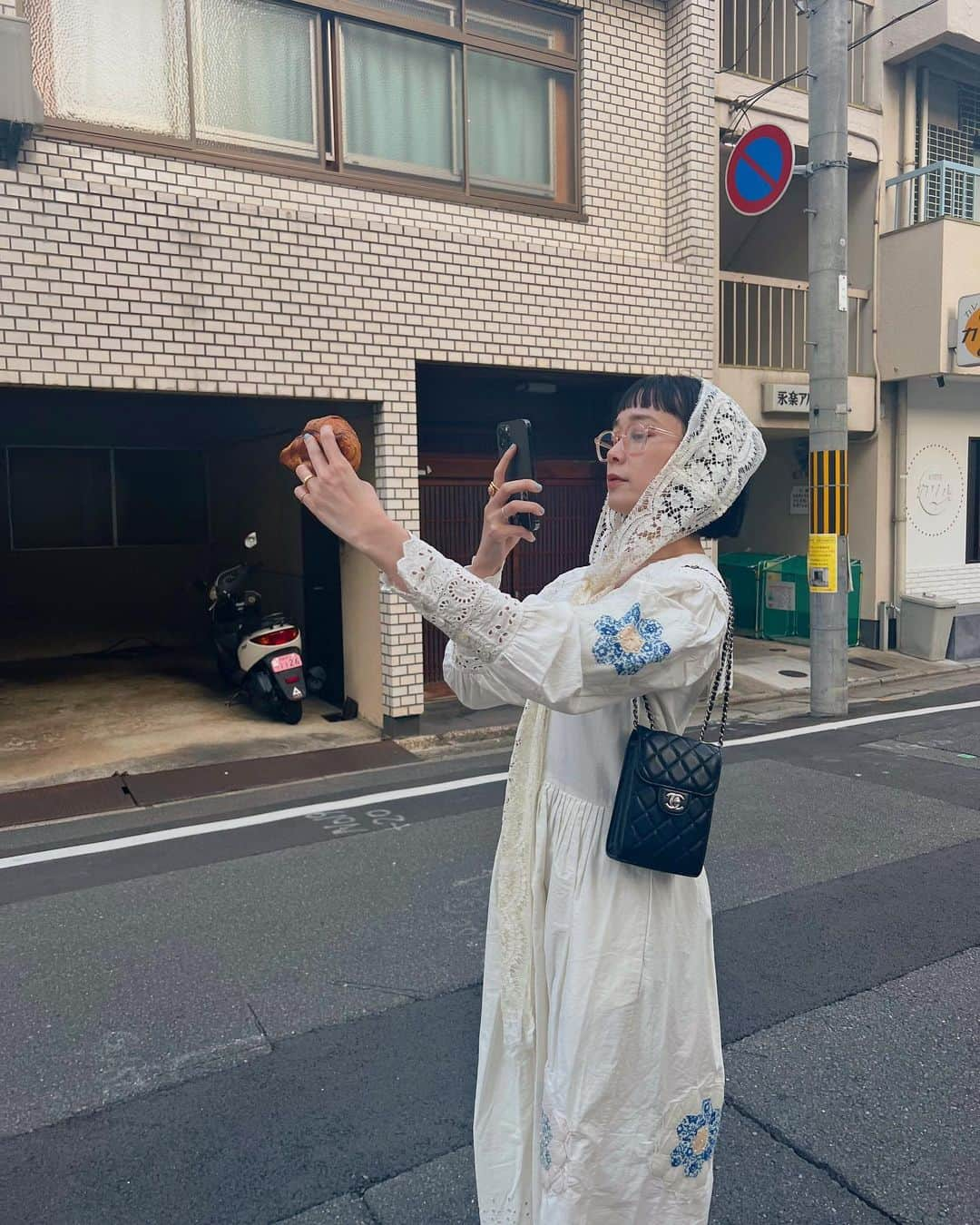 山野ゆりのインスタグラム：「一泊二日で久しぶりに京都へパン旅へ。  🍞 #ポワンプールポワン #フリップアップ #クルス #アルチザナル #黒メック #here #パン  👗 #seanewyork   スロウとまるき製パンにはフラれちゃったけど又絶対行きたい！  全部美味しかった。幸せ。」