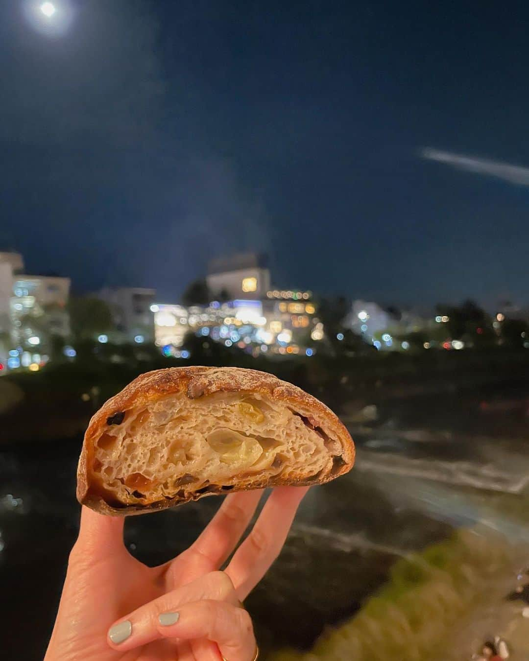 山野ゆりさんのインスタグラム写真 - (山野ゆりInstagram)「一泊二日で久しぶりに京都へパン旅へ。  🍞 #ポワンプールポワン #フリップアップ #クルス #アルチザナル #黒メック #here #パン  👗 #seanewyork   スロウとまるき製パンにはフラれちゃったけど又絶対行きたい！  全部美味しかった。幸せ。」5月6日 21時28分 - yuri.yamano