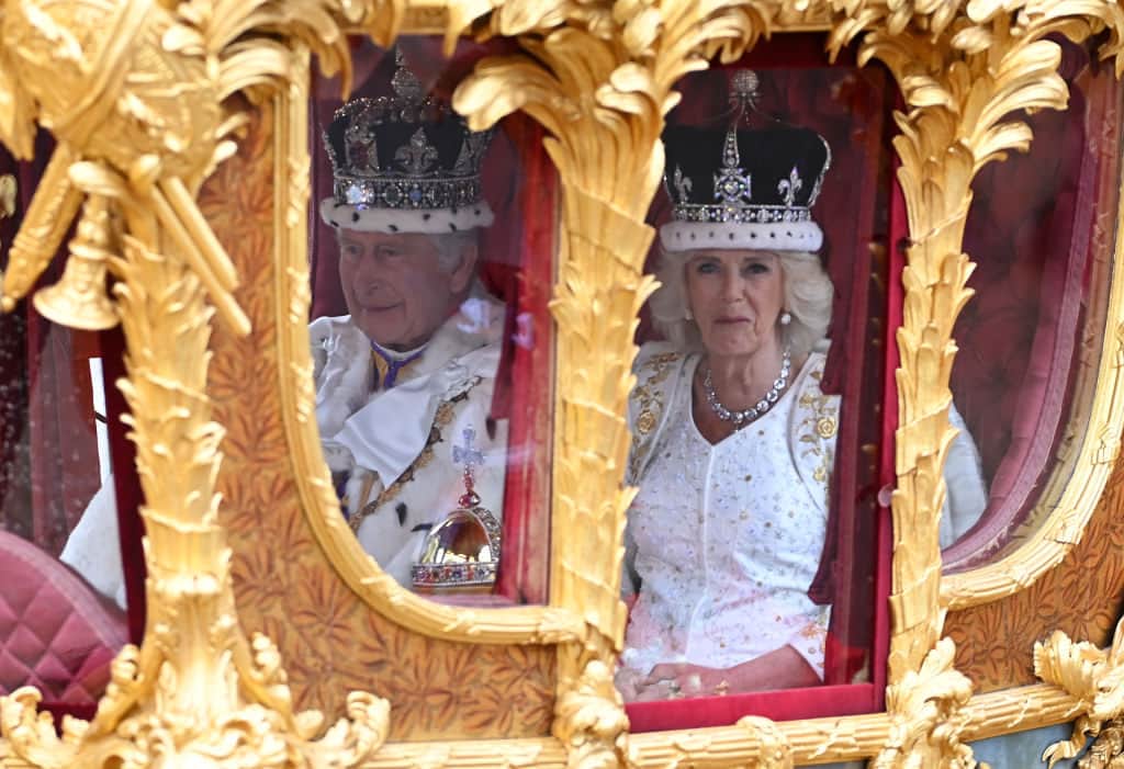 Despierta Americaさんのインスタグラム写真 - (Despierta AmericaInstagram)「El rey Carlos III y la reina Camila regresan en procesión al palacio de Buckingham.   Más detalles en el link de nuestro perfil.」5月6日 21時34分 - despiertamerica