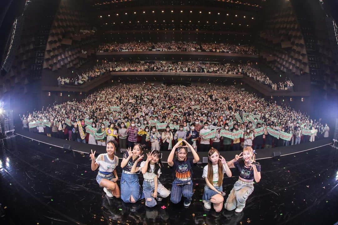 Little Glee Monsterのインスタグラム：「Little Glee Monster Live Tour 2023 “Fanfare” ⼤阪フェスティバルホール公演ありがとうごさいました！！  #大阪のみなさんめっちゃ声出してくれるから最高に盛り上がりました #めっちゃすごいわぁ #おおきに #アサヒの関西弁は上達してたのでしょうか #審議 #結海はたこ焼き頭 #ただいまゆちゃん #miyouも地元 #Fanfareを一緒に歌ってくれて感動 #まだまだツアーは続きますよ #リトグリＣＬＵＢに載せてるツアーブログもみてくださいね #🐙 #リトグリ_余韻 #リトグリ_Fanfare」