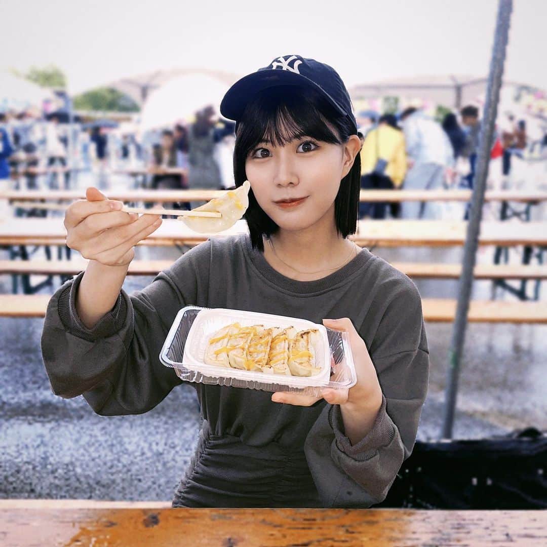 渡辺菜月のインスタグラム：「#クラフト餃子フェスhiroshima   🥟  明日までだって！ お近くの方は駆け込み餃子しに行こう🏃🏼‪  どれも美味しそうで 厳選するの大変だった🥵💞  #stu48 #渡辺菜月 #広島ゲートパークプラザ  #餃子 #広島」
