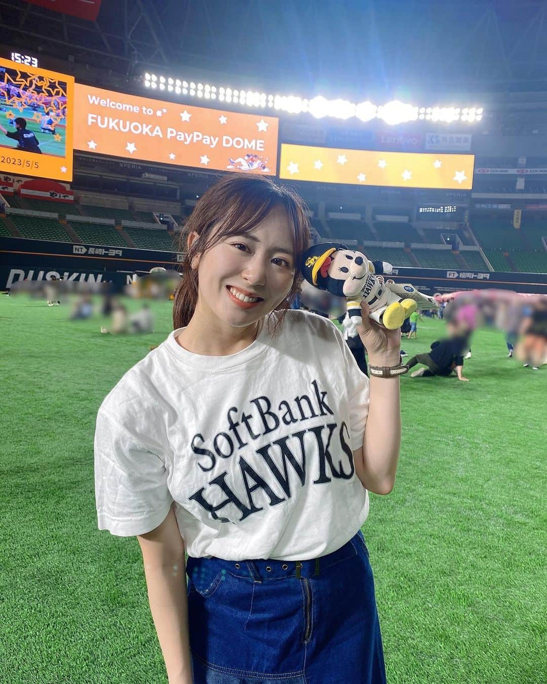 坂口理子さんのインスタグラム写真 - (坂口理子Instagram)「GWは甥っ子たちとPayPayドームへ⚾️  甥っ子にHKTのユニホームを着せたら ダボダボで可愛すぎました！  私はダブルアニバーサリーのユニホームを☺︎  ミニーちゃんも持っていきました！  楽しかったー！！！鯉のぼりの中にも入ってきた！！！！🎏  #paypayドーム」5月6日 21時50分 - ricopi__hkt48