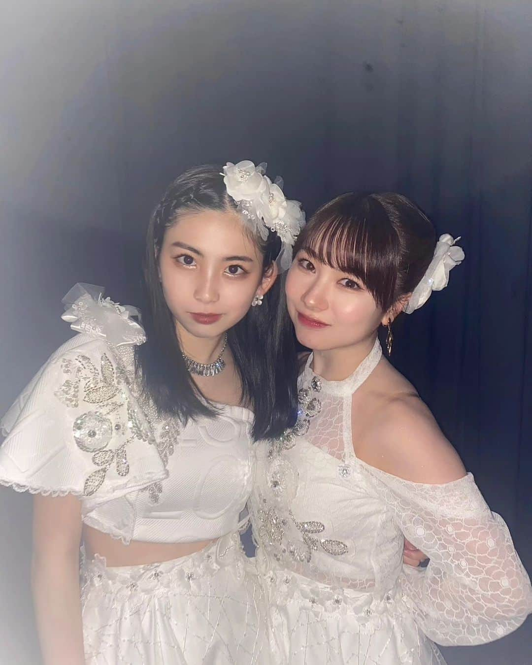 石田亜佑美さんのインスタグラム写真 - (石田亜佑美Instagram)「岡山    本番前にらいりーと、 フラッシュで撮るとお強い顔に映るね😎笑           #岡山の本番前 #櫻井梨央 #らいりー #ロイヤルミルクティー  #石田櫻井2人のことそう呼ばれてるみたい #🤭 #💙🤎 #morningmusume23 #モーニング娘23 #石田亜佑美 #mm23_gqc」5月6日 21時47分 - ayumi_ishida.official