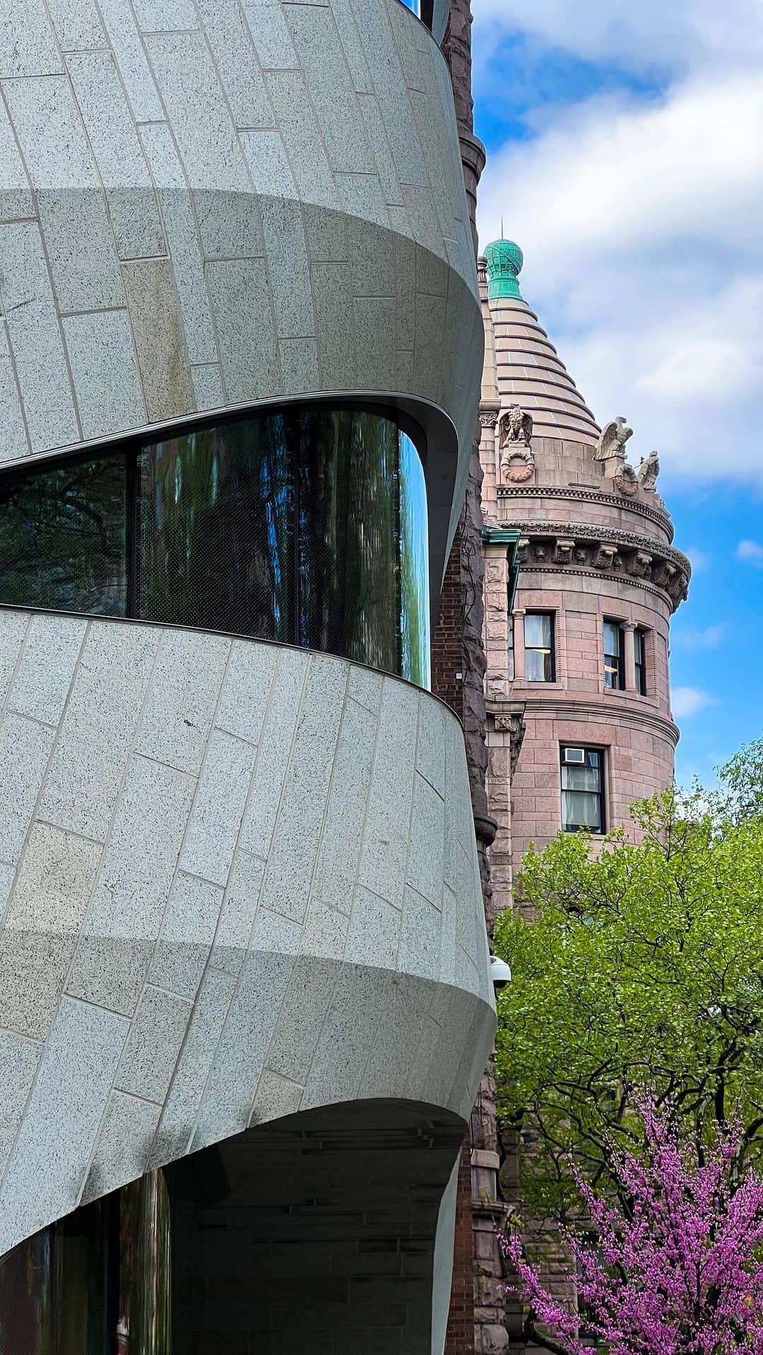 アメリカ自然史博物館のインスタグラム：「Entry to the Gilder Center is included with Museum admission. We can’t wait for you to visit! We’re open daily from 10 am-5:30 pm, see you there!   #museums #amnh #nyc #thingstodoinnyc #gildercenter」