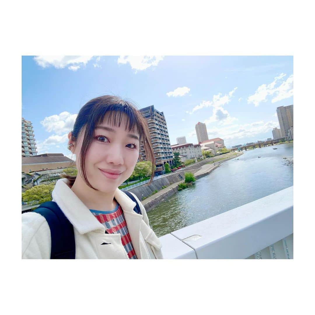 香音有希さんのインスタグラム写真 - (香音有希Instagram)「大劇場、武庫川、宝来橋  大好きな景色を満喫自撮り📷  西宮阪急出勤前😆🌈  . #第2の故郷 #宝塚 #落ち着く #阪急電車大好き #快晴 #自然光よありがとう」5月6日 21時57分 - kaonyuki_yukako