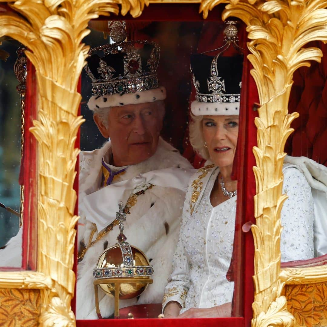 Vogue Parisさんのインスタグラム写真 - (Vogue ParisInstagram)「Après une procession de Buckingham Palace jusqu'à l'abbaye de Westminster, le roi Charles III a été couronné ce 6 mai 2023 accompagné de la reine consort Camilla. La famille royale d'Angleterre et de nombreuses célébrités dont Lionel Richie, Katy Perry ou Dame Emma Thompson avaient fait le voyage pour ce moment historique. Plus d'informations dans notre lien en bio.  After a procession from #BuckinghamPalace to #WestminsterAbbey, King Charles III was crowned alongside Queen Consort Camilla. The #RoyalFamily of the United Kingdom, as well as many stars including Lionel Richie, Katy Perry and Dame Emma Thompson, were in attendance for this historical moment. Find out more via the link in our bio.  #coronation #KingCharlesIII」5月6日 22時02分 - voguefrance