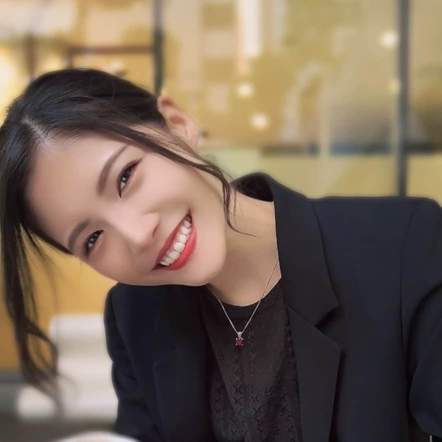 美沙玲奈のインスタグラム：「｡. •*¨*•♬✧  今日も1日お疲れ様‥🍀✨  #笑顔が一番 #😊」