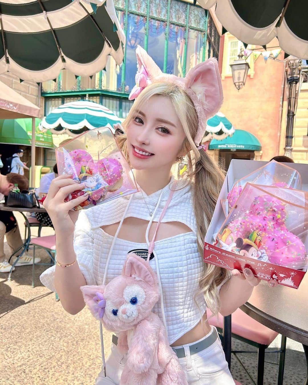 藤咲めいのインスタグラム：「みんなでディズニーシーへ行ってきたよ🐭💞✨ 中々行きたくてもディズニーって行けなかったから誘ってくれた友達に感謝😌❤️‍🔥 リーナベルお揃いでつけてアトラクション6つのって閉園まで走り回って本当に心の底から楽しかった🦄💕 素敵な思い出をみんなありがとう🥰  . . #disneysea #disney #japan #リーナベル」