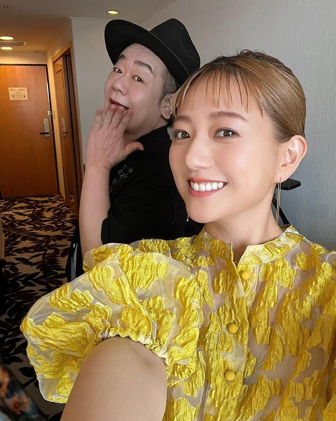 伊藤千晃のインスタグラム：「今日はしげるちゃんと😉💕 ⁡ 恋愛話にキャッキャッしてしまったね🤣 ⁡ 楽しかった！ありがとう♡ ⁡ 明日は大阪、待っててね❣️  ⁡#anaクラウンプラザホテルグランコート名古屋  #トークショー」