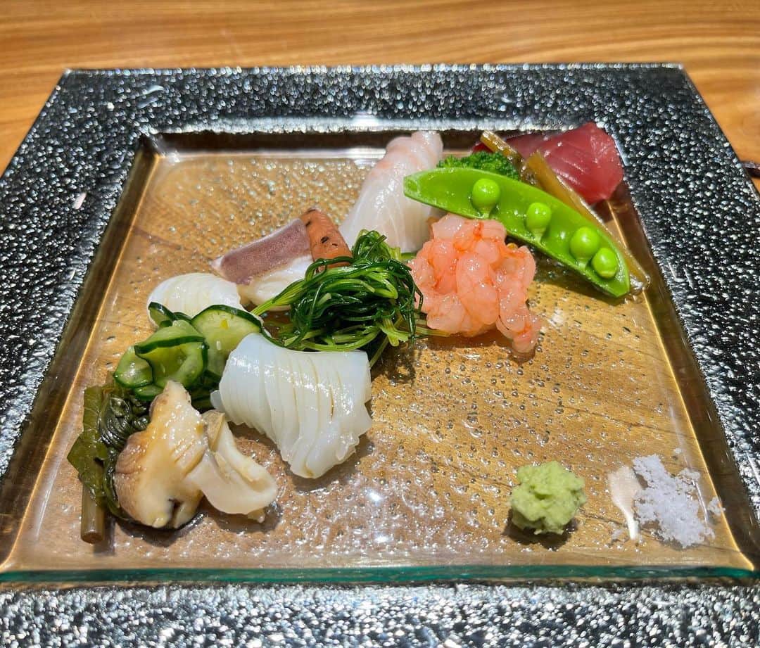 ユウシテッセン山本さんのインスタグラム写真 - (ユウシテッセン山本Instagram)「舞台終わりにお客さんで見に来てくれた知人に「いまむら」というお店へ連れて行ってもらった。  石巻の色々なこだわりの魚と野菜の料理を味わえて最高でした✨お店の方も良い方ばかりでした。  初めてホヤも堪能できていい旅の初日になりました。  明日もライブがあるので楽しみます✨  #いまむら」5月6日 22時15分 - yama0120skm