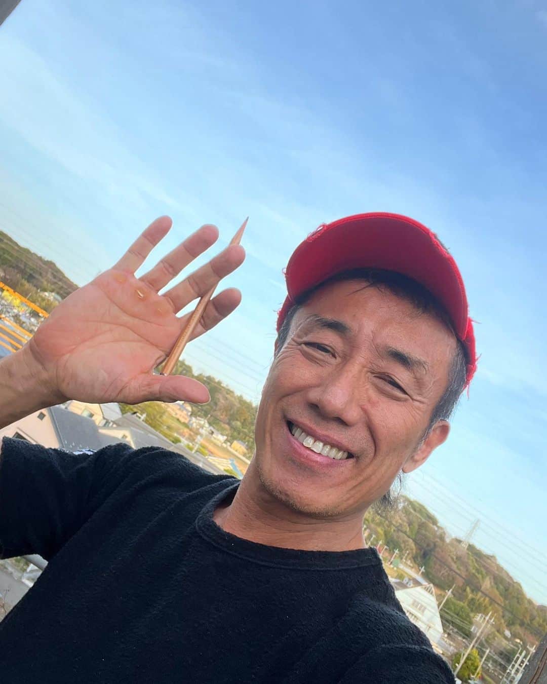 長渕剛さんのインスタグラム写真 - (長渕剛Instagram)「☀️🧢✏️  #長渕剛 #nagabuchitsuyoshi #☀️ #🧢 #✏️」5月6日 22時18分 - tsuyoshi_nagabuchi