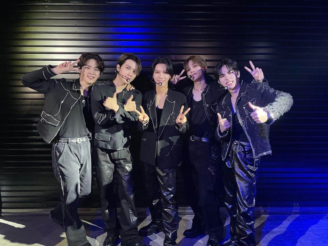 Way Vさんのインスタグラム写真 - (Way VInstagram)「WayV JAPAN EVENT 2023 [The First Vision] - DAY ONE  This is a stage we've waited so long! Thank you WayZenNies for coming and giving us the most wonderful memories💚💚💚会いたかったよ😭ありがとうございます！明日また会いましょう👋🏻  #WayV_TheFirstVision_in_JAPAN #WayV #WeiShenV #威神V」5月6日 22時21分 - wayvofficial