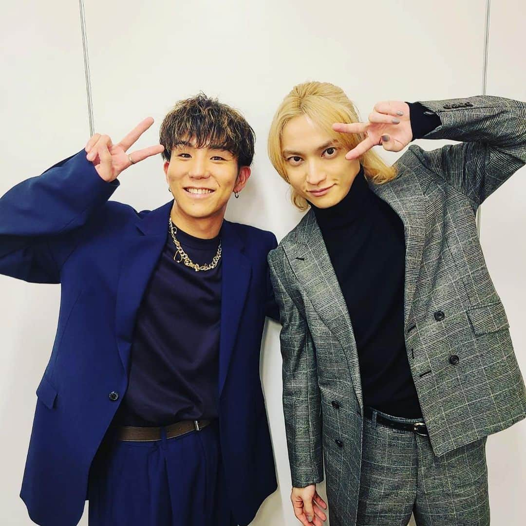 Kazuki Hamamotoさんのインスタグラム写真 - (Kazuki HamamotoInstagram)「THE DANCE DAY 去年に引き続き審査員させて頂きました！ 今年は色んなジャンルのハイレベルなパフォーマンスで審査が本当に難しかった、、 自分の心に素直なジャッジさせてもらいました！ どのパフォーマンスにも違った魅力があり、それを受け取った人の心がどう動くか。 受け取り方も人それぞれなので審査が割れるのは当たり前。 でもそこがダンスというアートであり、スポーツであるエンターテインメントの好きなところでもある！ この大会を通して自分は踊ってないけど更にダンスを好きになったし、たくさんの方にもっとダンス踊るのも見るのもを楽しんでほしいと思いました！  優勝したN’ismはもちろん、どのチームも本当に素敵でした！  予選から、参加された皆様本当にお疲れ様でした！ そして関係者の皆様も長い間準備いただき本当にありがとうございます！  この大会がダンサーにとって、ダンスファンにとって更に夢のある場所であり続けますように！ そして来年もまた開催されますように！！  #THEDANCEDAY」5月7日 7時57分 - kazukistkgz