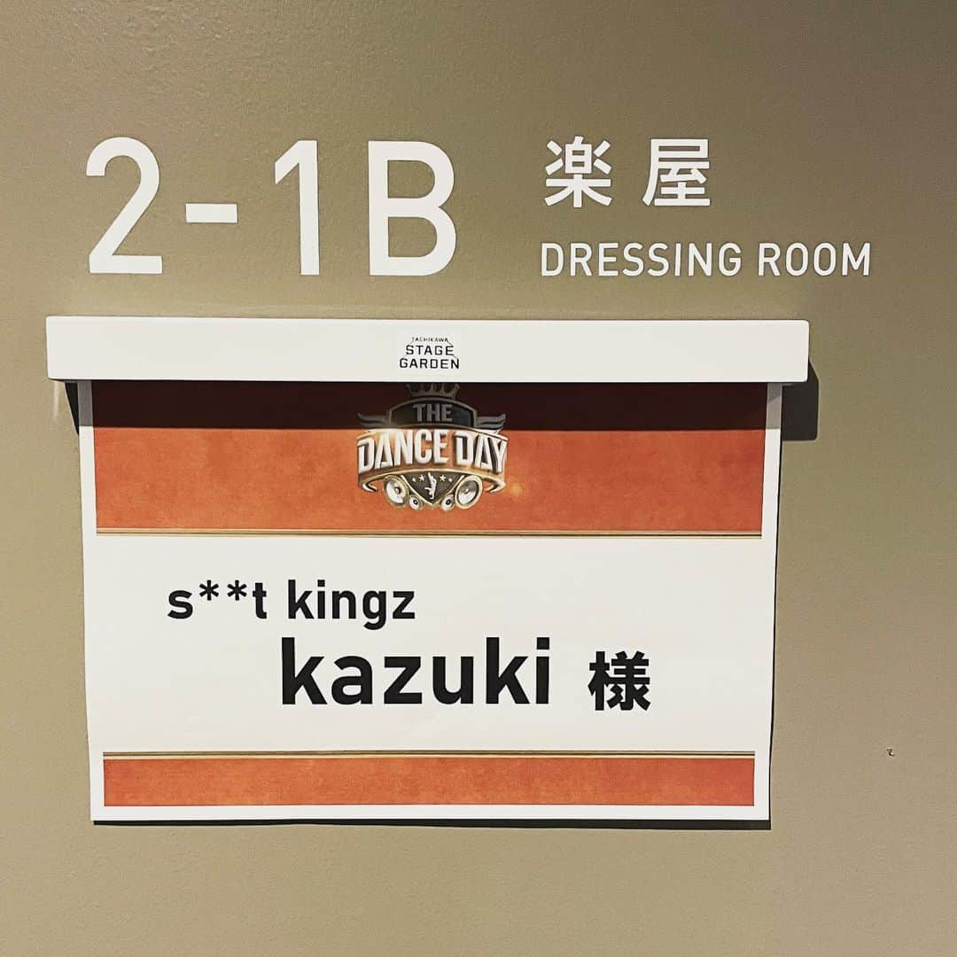 Kazuki Hamamotoさんのインスタグラム写真 - (Kazuki HamamotoInstagram)「THE DANCE DAY 去年に引き続き審査員させて頂きました！ 今年は色んなジャンルのハイレベルなパフォーマンスで審査が本当に難しかった、、 自分の心に素直なジャッジさせてもらいました！ どのパフォーマンスにも違った魅力があり、それを受け取った人の心がどう動くか。 受け取り方も人それぞれなので審査が割れるのは当たり前。 でもそこがダンスというアートであり、スポーツであるエンターテインメントの好きなところでもある！ この大会を通して自分は踊ってないけど更にダンスを好きになったし、たくさんの方にもっとダンス踊るのも見るのもを楽しんでほしいと思いました！  優勝したN’ismはもちろん、どのチームも本当に素敵でした！  予選から、参加された皆様本当にお疲れ様でした！ そして関係者の皆様も長い間準備いただき本当にありがとうございます！  この大会がダンサーにとって、ダンスファンにとって更に夢のある場所であり続けますように！ そして来年もまた開催されますように！！  #THEDANCEDAY」5月7日 7時57分 - kazukistkgz