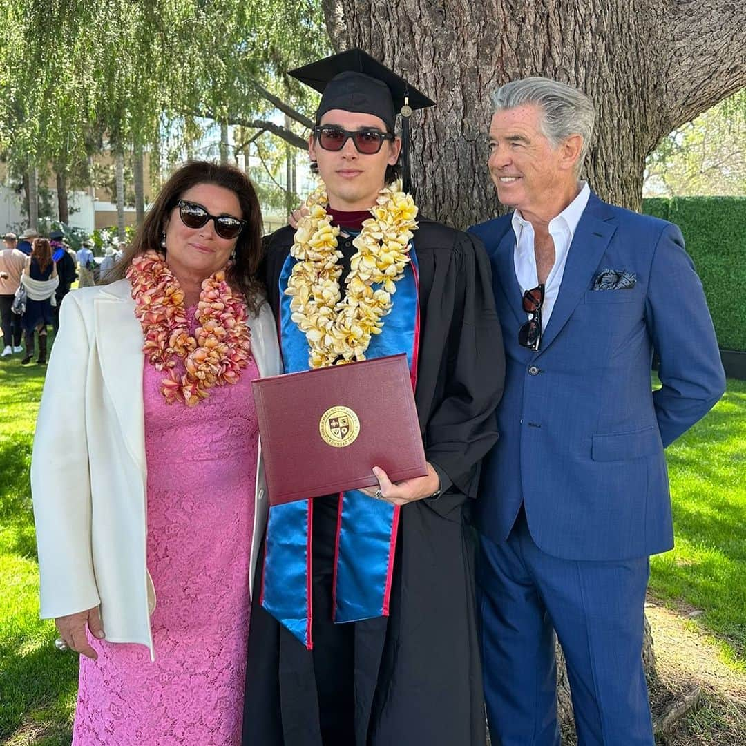 ピアース・ブロスナンさんのインスタグラム写真 - (ピアース・ブロスナンInstagram)「Dearest Paris, Heartfelt congratulations on your graduation from Loyola Marymount University School of Film & Television. Go into the world with a brave heart and create stories that will make the world a better place. @paris.brosnan」5月7日 8時09分 - piercebrosnanofficial