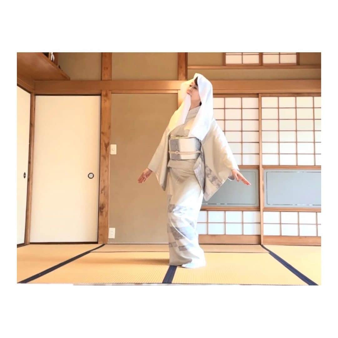 藤井美加子さんのインスタグラム写真 - (藤井美加子Instagram)「✴︎ 先週に続きYouTubeアップしました！  プロフィールから飛べます🕊️  こちらは長唄『雪月花』より「雪」 動画は6分半です。  雪女郎の深々と積もる雪の様につのる女心です。まだまだ拙い技術と表現力ですが、宜しければ感想をいただけたら励みになります♪🐣  #日本舞踊 #三木美加子YouTube #花柳流 #花柳柏三月 #日本伝統芸能」5月7日 8時46分 - mikako_miki