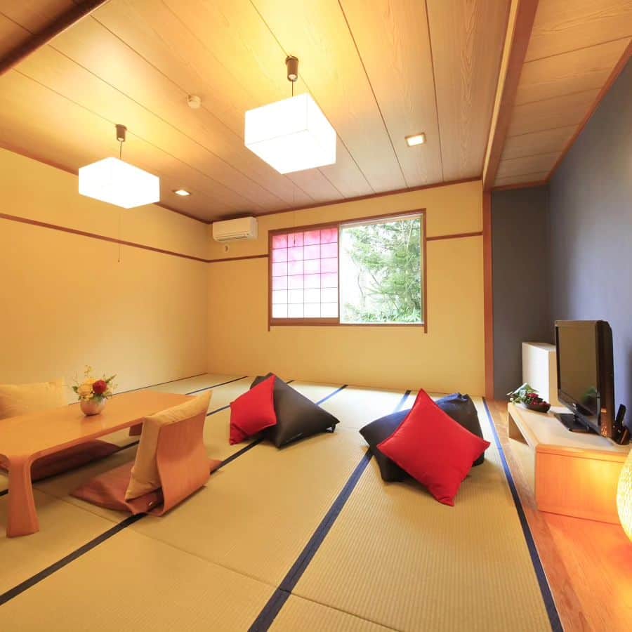 Yutorelo Karuizawa Hotelのインスタグラム：「. 当館は洋室を中心としておりますが、最大6名様までご利用できる広々とした和室もございます。 . 小さなお子様連れのお客様も安心してご利用いただけます。 . #ゆとりろ軽井沢ホテル #軽井沢 #ホテル #軽井沢旅行 #旅行 #温泉 #家族旅行」