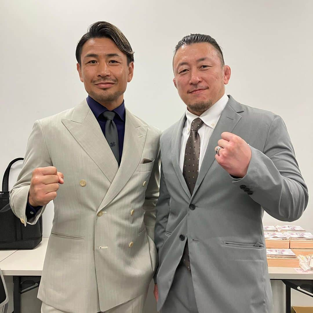 川尻達也さんのインスタグラム写真 - (川尻達也Instagram)「RIZIN.42解説でした。 魔裟斗さんと14年振りに再会してご挨拶。 ありがとうございました。 #RIZIN」5月7日 9時10分 - crusher_mma