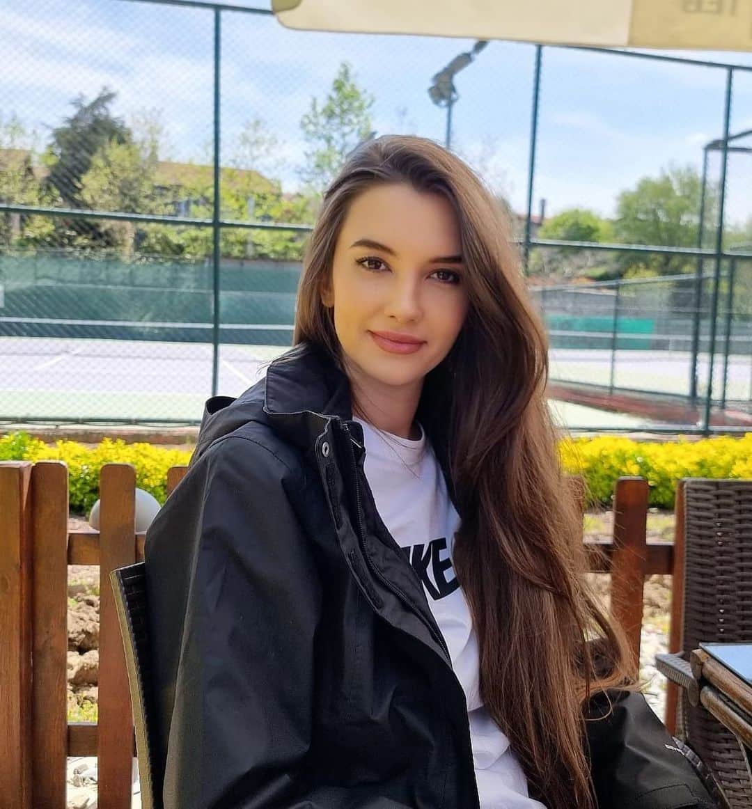 Leyla Lydia Turgutluのインスタグラム：「tired mom🙂」