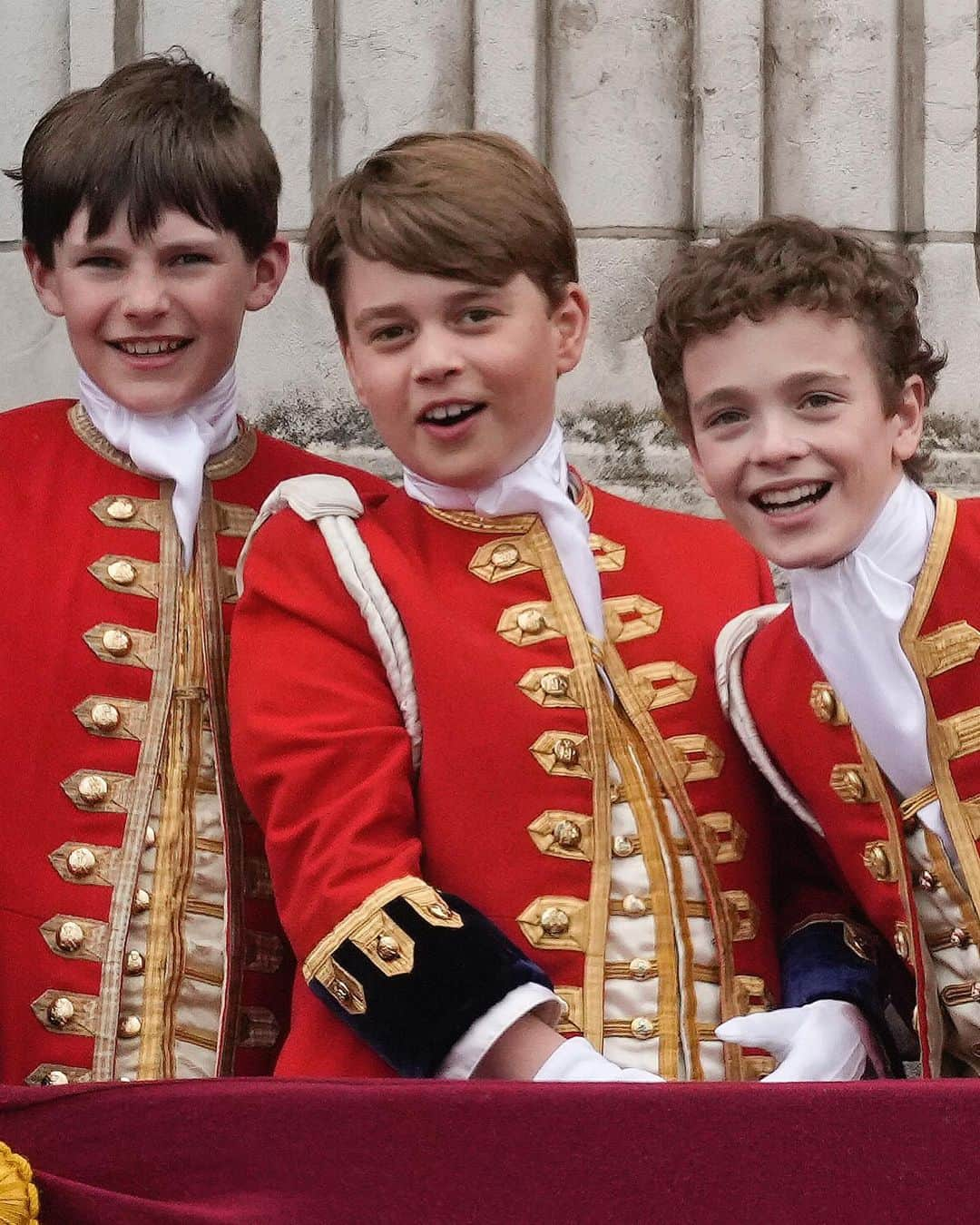 Just Jaredさんのインスタグラム写真 - (Just JaredInstagram)「Prince William, Princess Catherine (aka Kate Middleton) & their three kids Prince George, Princess Charlotte, & Prince Louis join King Charles & Queen Camilla for Coronation balcony photos! #PrinceWilliam #PrincessCatherine #KateMiddleton #PrinceGeorge #PrincessCharlotte #PrinceLouis Photos: Getty」5月7日 0時20分 - justjared