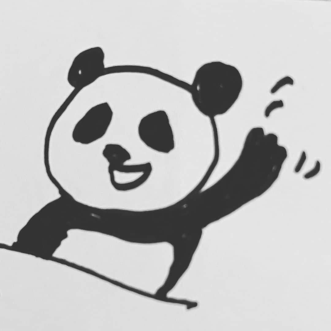 松田岳二のインスタグラム：「パンダみたいなの、描けるようになってきた」