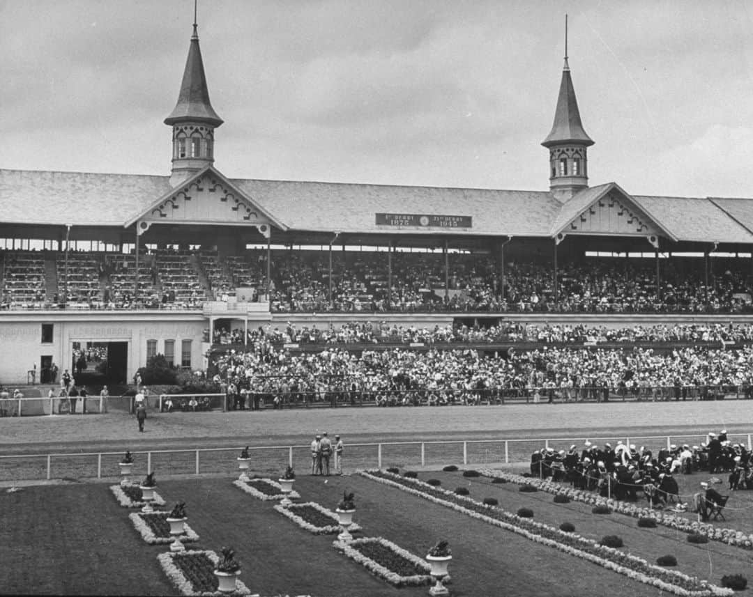 lifeさんのインスタグラム写真 - (lifeInstagram)「Spectators attending the Kentucky Derby, May 1945. 🏇  Today is the 149th Kentucky Derby, the Greatest Two Minutes in Sports! Held annually at Churchill Downs in Louisville, Kentucky, the Derby is almost always held on the first Saturday in May, is run on a one-and-one-quarter-mile long dirt racetrack, and concluds the two-week-long Kentucky Derby Festival.   (📷 Ed Clark/LIFE Picture Collection)  #LIFEMagazine #LIFEArchive #EdClark #KentuckyDerby #1940s #ChurchillDowns #Louisville #Kentucky #Racetrack」5月7日 0時30分 - life